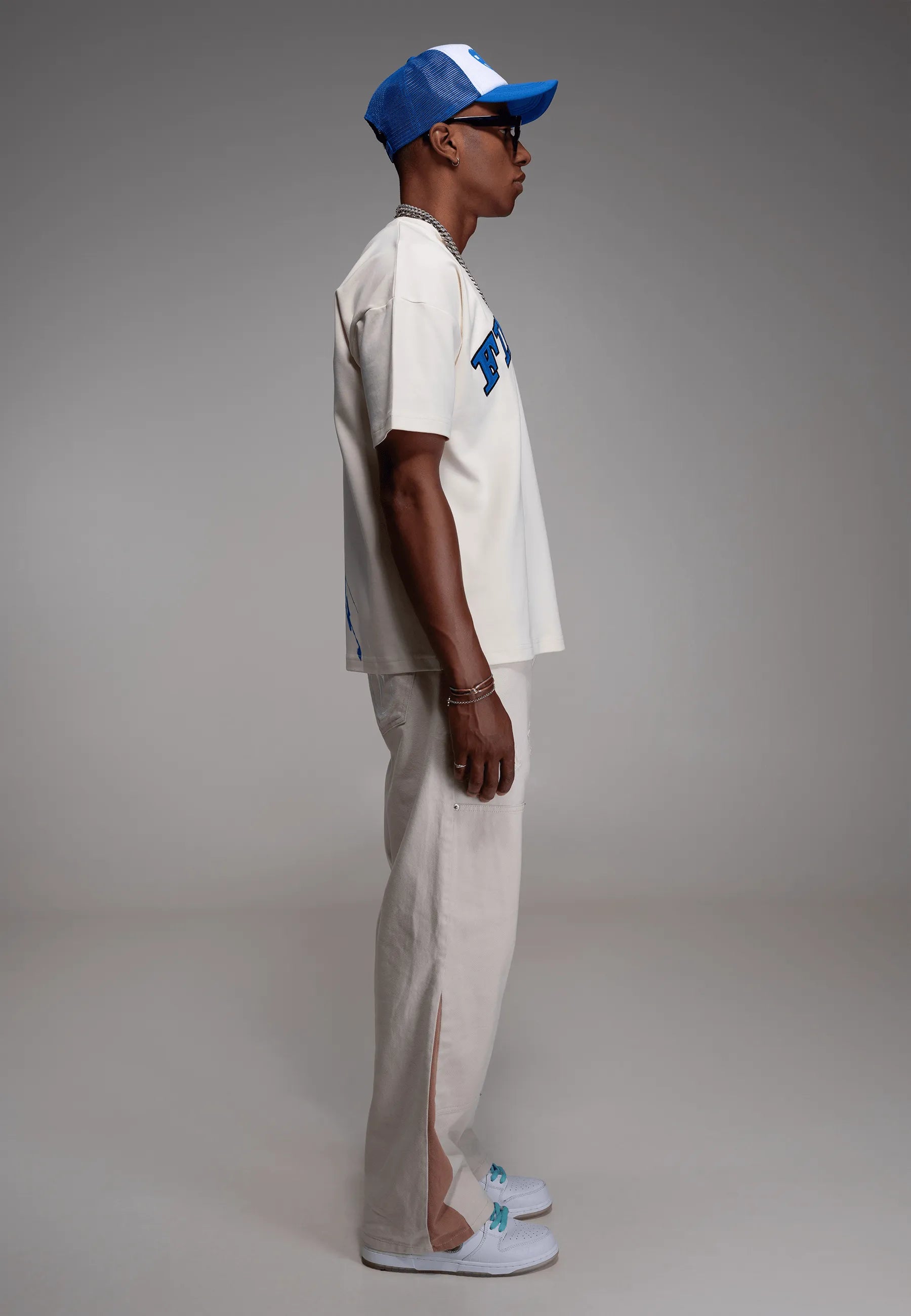 FINELLI Connecting Hands Artwork T-Shirt - HIDEOUT