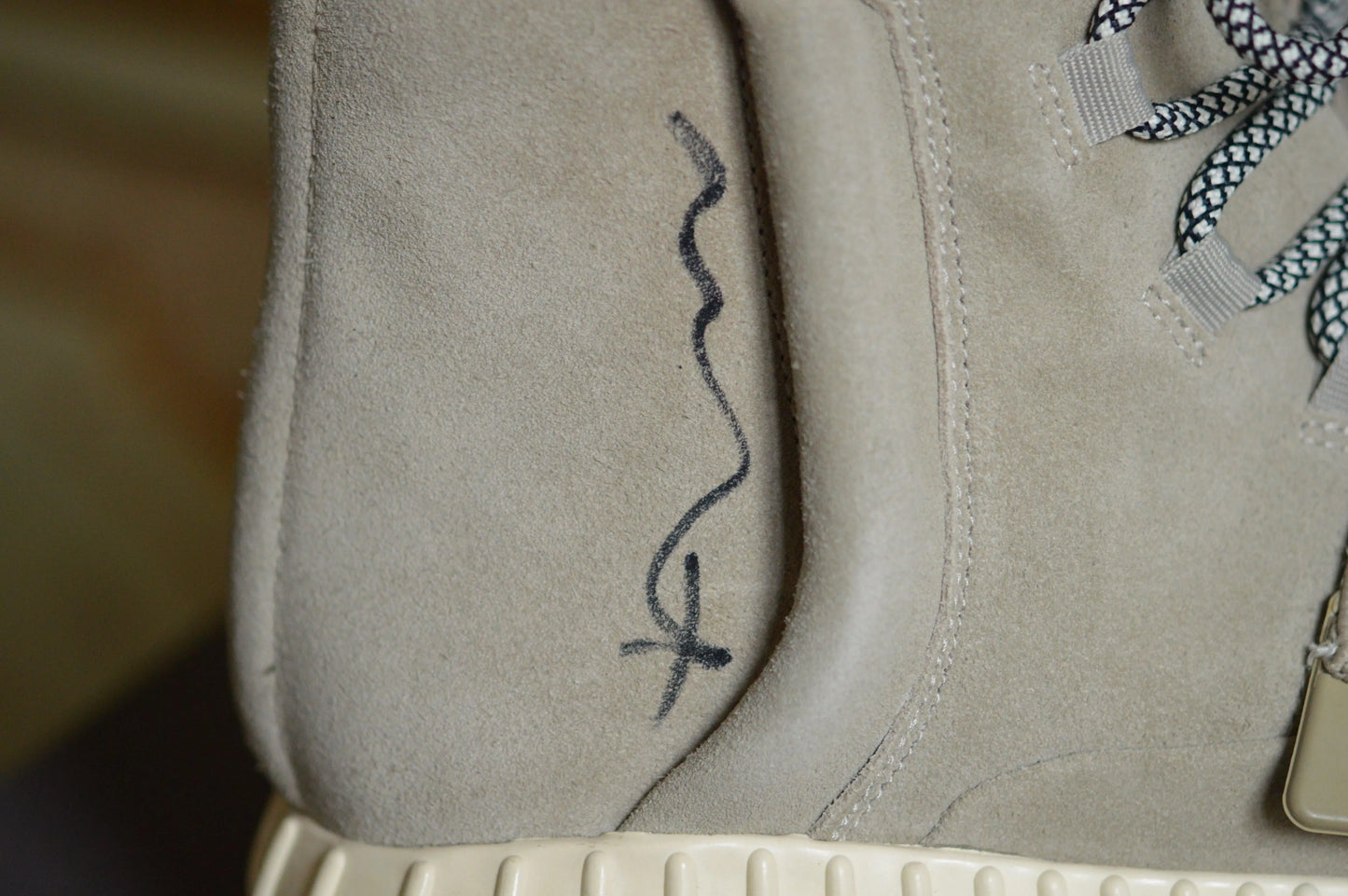 Yeezy 750 OG Light Brown (Signed by Kanye West) - HIDEOUT