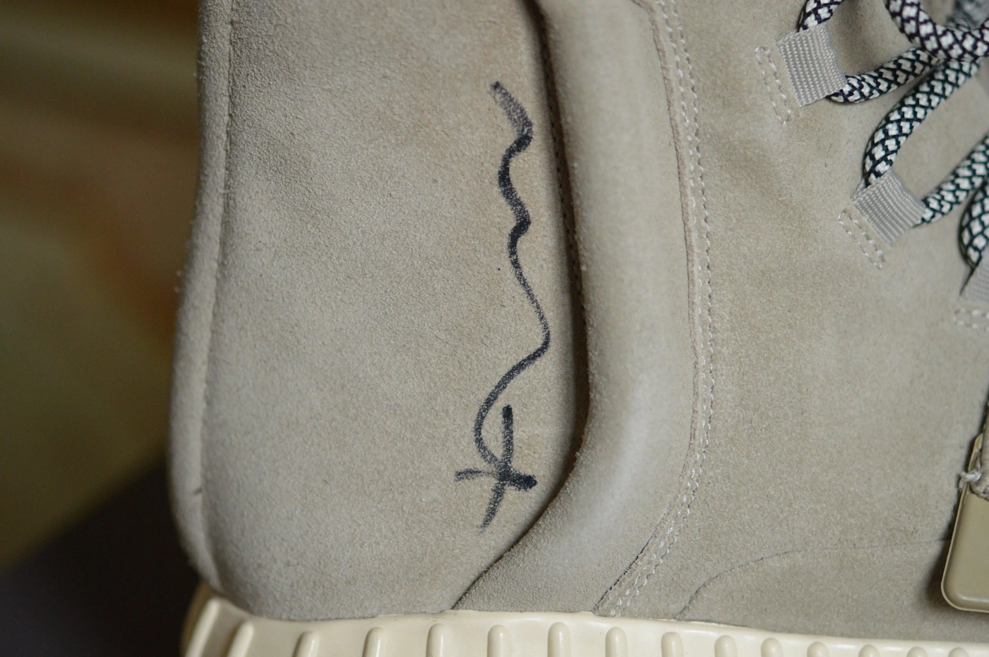 Yeezy 750 OG Light Brown (Signed by Kanye West) - HIDEOUT