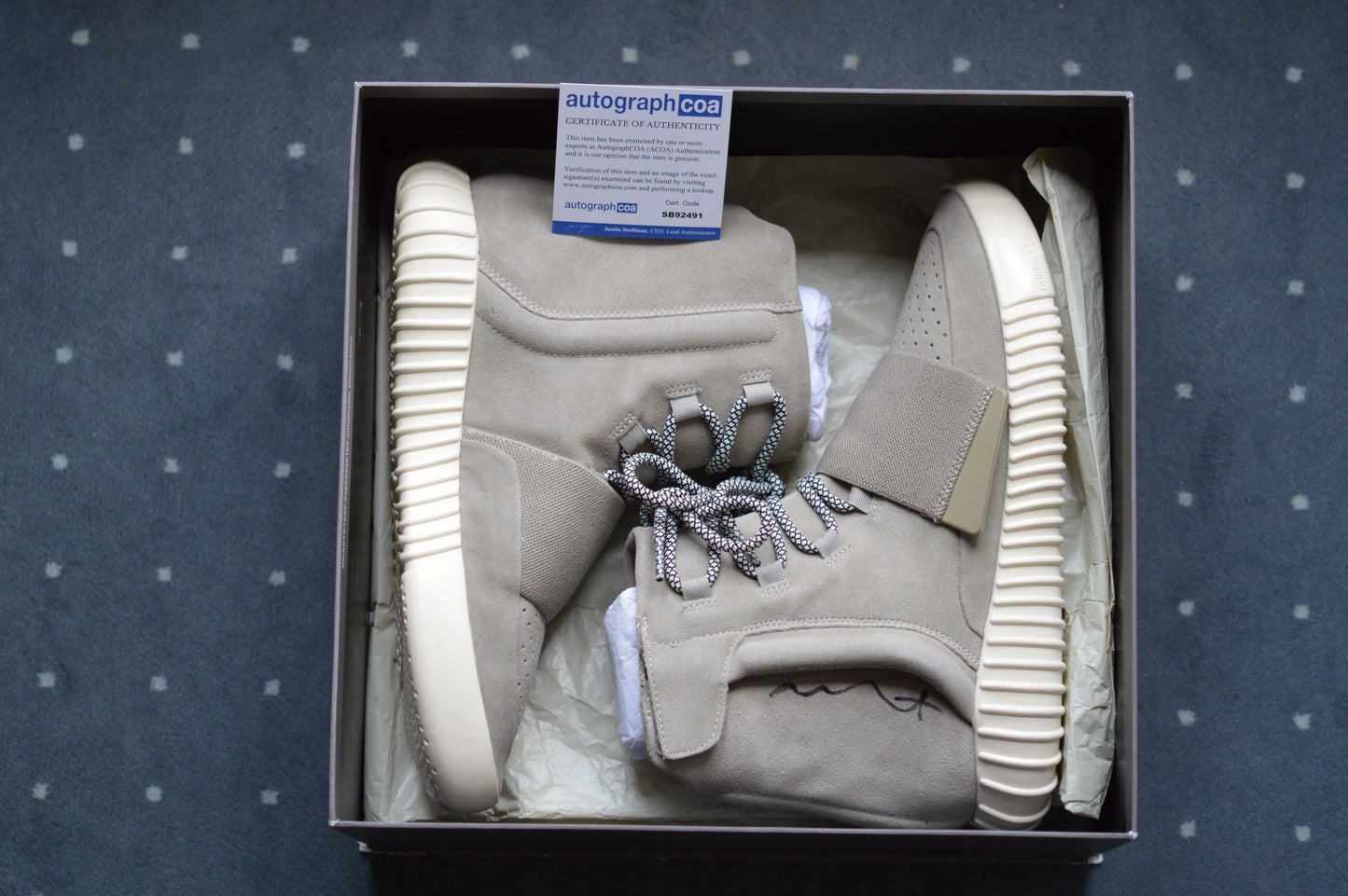 Yeezy 750 OG Light Brown (Signed by Kanye West) - HIDEOUT