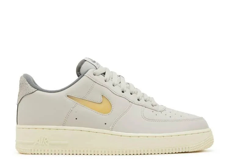 Nike Air Force 1 Light Bone - HIDEOUT
