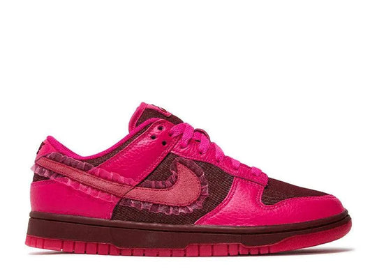 Nike Dunk Low Valentine's Day 2022 (W)