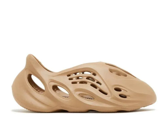 Yeezy Foam RNNR Clay Taupe