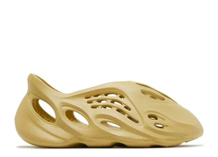 Yeezy Foam RNNR Sulfur - HIDEOUT